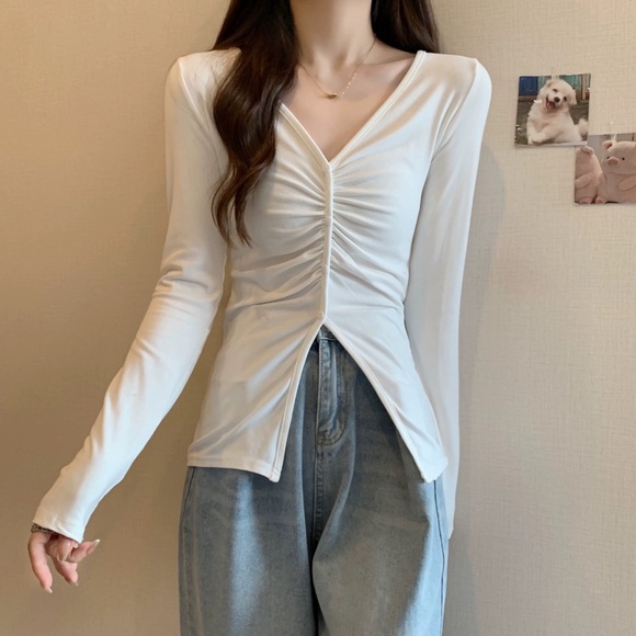 XXOO Milky White Ruched Front V-Neck Long Sleeve Top - Picture 2 of 7